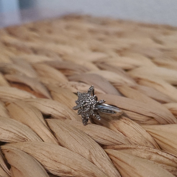 Snowflake diamond ring in sterling silver Snowflake jewelry silver diamond ring - Picture 3 of 8